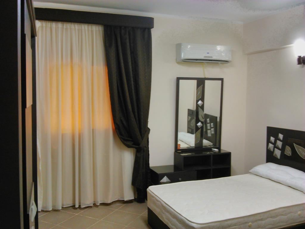 Three-Bedroom Apartment At Louly Beach Resort ไอน์ ซกนา ห้อง รูปภาพ